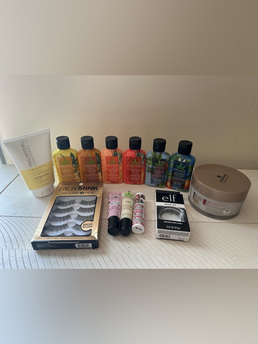Hair & Makeup lot